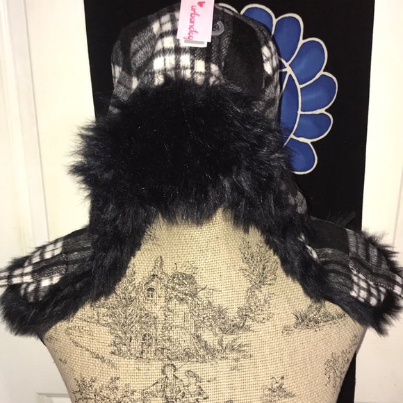 urbanology Accessories - NWT Urbanology brand black faux fur winter hat